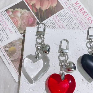 Unique Heart Keychain Fashion Pendant Heart Key Pendant Alloy Texture Suitable for Girls Woman Fashion Lover Present
