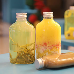 Hoomall 5Pcs Flat Square Drink Bottle WIth Filter PET Plastic Bottles Reusable Grade Bpa Free Christmas New Year Kitchen Party Supplies Enzyme Cup