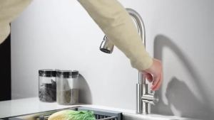 Kitchen Faucet Brushed Nickel Color Surface Hot and Cold Water Kitchen Sink Faucet Pull-out Kitchen Faucet Single Hole