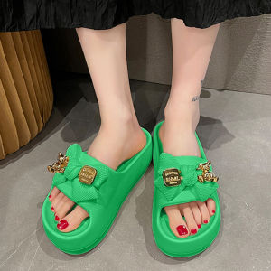 LHMonday สินค้าแนะนำ รองเท้าแตะแบบสวมแฟชั่น ทรงสวยโดนใจวัยรุ่นมาก สีสันสดใส ใส่แล้วฟินเฟร่อ เพราะน้ำหนักเบา รองรับสรีระเท้าได้ดี ใส่แล้วไม่เจ็บเท้า ราคาดีโดนใจ สั่งเลยก่อนของหมด