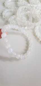 ☘️🌺🍀Vòng tay nữ moon trắng ánh xanh tự nhiên size hạt 8mm mới đẹp hợp nữ mệnh kim mệnh thuỷ đeo đẹp may mắn tốt sức khỏe công việc có 499k / 1 chiếc ạ