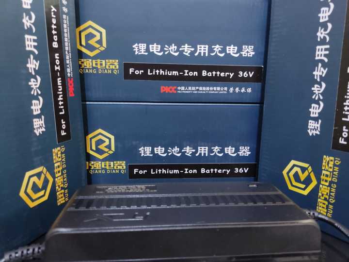 Chargeur Xiaomi Mi 4/4 Pro Trottinette Electrique - 41V 2A - Charge Rapide & Sécurisée