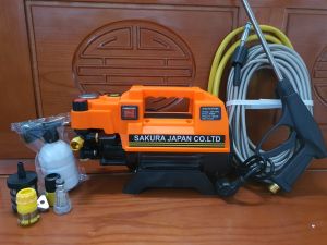 Máy rửa xe mini cho gia đình. Có chỉnh áp trên thân máy. Máy xịt rửa xe máy. Ôtô. Máy lạnh. Tặng kèm bình tạo bọt.sung dài
