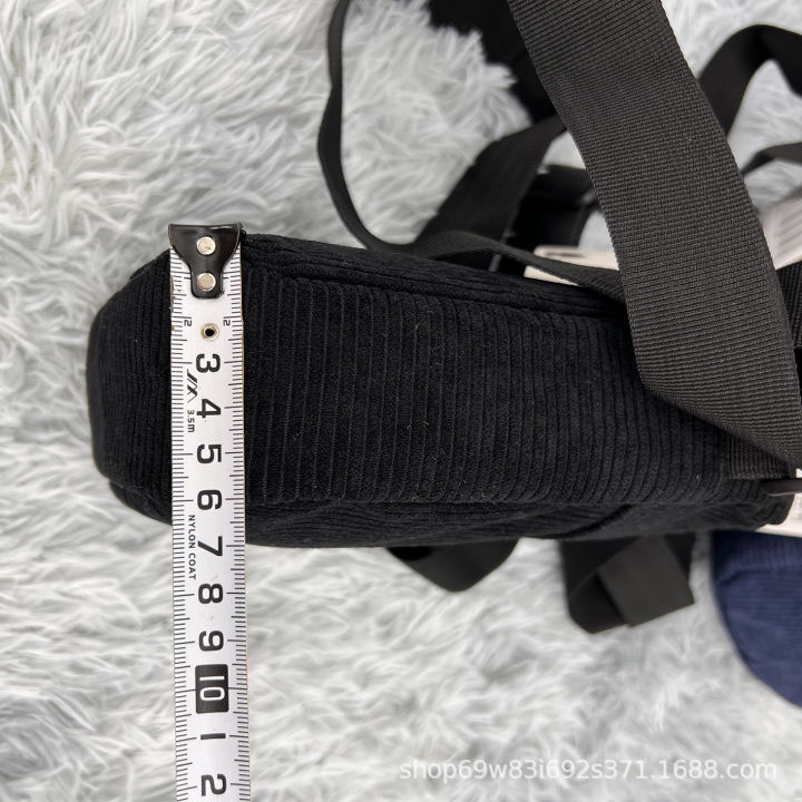 Carhartt%20Straddle%20Corduroy%20Vertical%20Crossbody%20Bag%20-%20Image%205