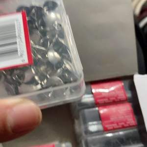 Ghim mũ inox DeLi hộp 100c  ghim bảng nỉ