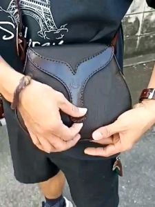 กระเป๋าสะพายข้างสายปรับสั้นยาวได้ - สีดำเข็ม หนังวัวไบซัน หนาพอสมควรใช้งานง่าย