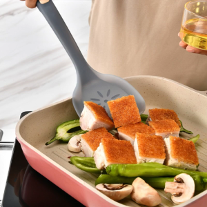 Silicone Solid Turners Non-Stick Kitchen Spatulas Heat Resistant BPA Free Cooking Utensils Stainless Steel Core Cookware