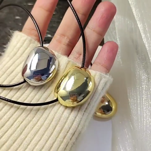 Stylish Metal Oval Shaped Neckchain Geometric Pendant Necklace Adjustable PU Leather Cord Clavicle Chain Elegant Jewelry