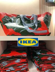 🇸🇪 ถุงหิ้ว ใหญ่ ถุงช็อปปิ้ง กระเป๋า marimekko แดง/เขียว 55x37x35 ซม. Size L /71 ลิตร มีกระดุมปิด มีสายยาว