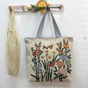 NG65D Embroidery Ethnic Style Handbag Large Capacity Canvas Embroidery Tote Bag Portable Cosmetic Bag Flower Cloth Bag Ladies