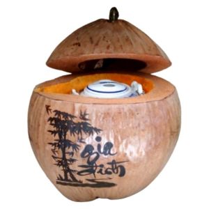 Bộ bình ủ trà trái dừa khắc chữ "Gia đình" / Bình trà 04 - 09 lít / Giữ ấm 3 - 6 giờ / Sản phẩm sản xuất thủ công trứ danh xứ dừa Bến Tre