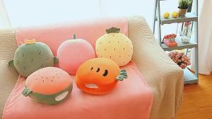 Mùa Hè Kiểu Mới GốI Trái Cây Sưởi Ấm Tay Chăn Ba Trong Một Phim Hoạt Hình Flannel Điều Hòa Nhiệt Độ Bán Buôn logo