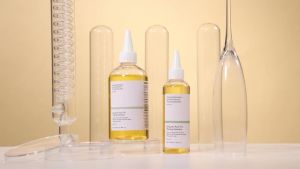 Nước hoa hồng chứa 7% axit glycolic giúp tẩy tế bào chết nhẹ nhàng làm mịn da phục hồi sức sống và mang lại cảm giác tươi mát công thức dưỡng ẩm giúp thu nhỏ lỗ chân lông – dung tích 240ml/844 fl.oz.