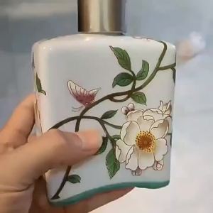 Vintage Hand Soap Dispenser Chinese Style Floral Porcelain Ceramic Soap Bottle Refillable Non-slip Shampoo Container Kitchen
