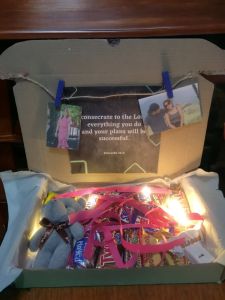 Gift box of chocolate assorted and imported 1012152030 with picture message keychain teddy bear fairy light