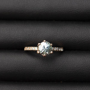 พลอยโกเมนจันทบุรี (Garnet) น้ำหนัก 2.50 กะรัต เป็นพลอยดิบ พลอยแท้จากบ่อจังหวัดจันทบุรี