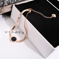 OYJR สร้อยข้อมือสแตนเลสผู้หญิง ใบโคลเวอร์ กำไลข้อมือโซ่ Clover จี้เครื่องประดับหรูหรา 2022. 