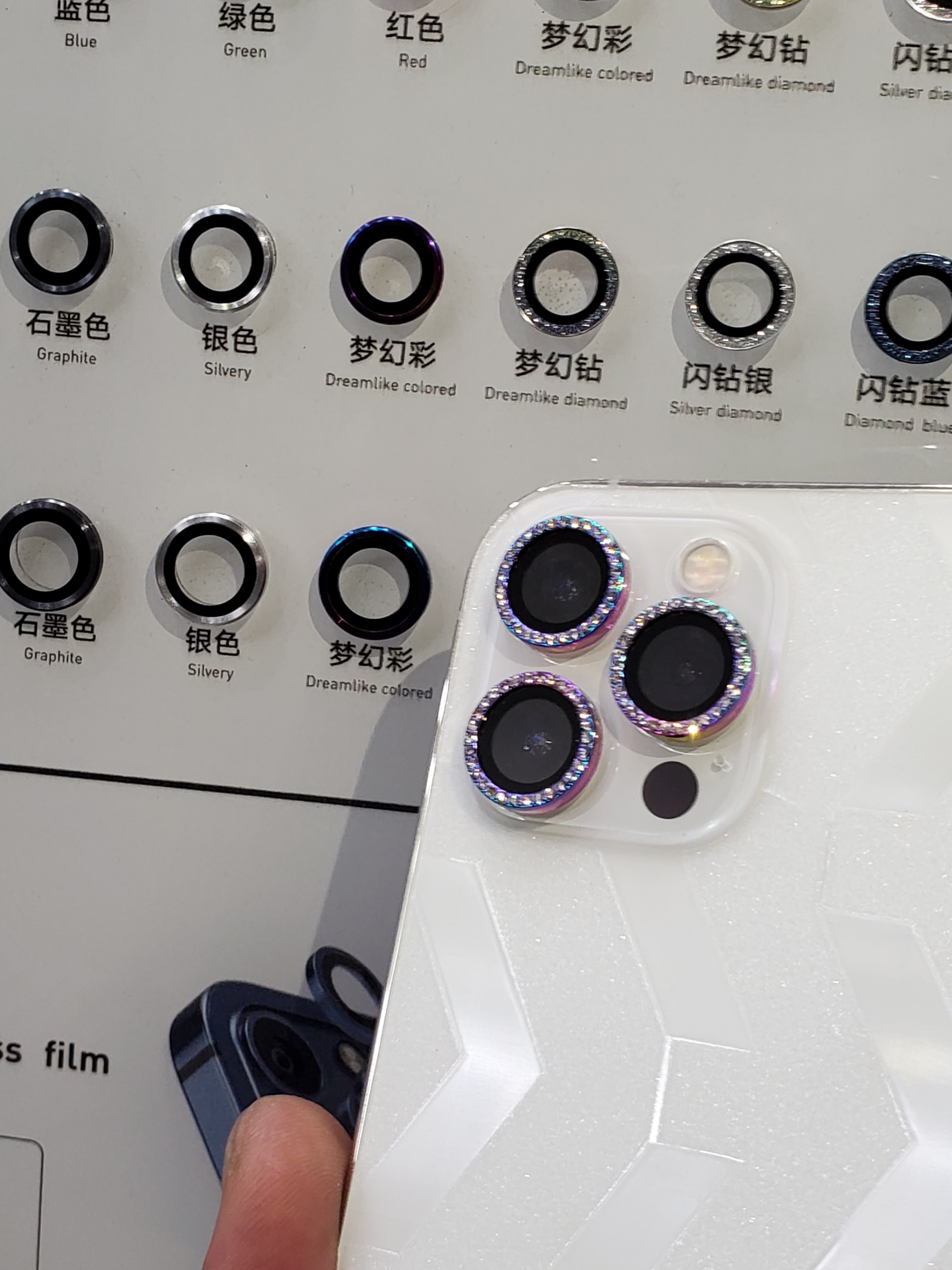 Làm sao để dán mắt camera iPhone không bị bong tróc? Tôi đã học được bí quyết từ bộ dán Kuzoom Titan!