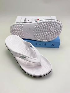Crocs Croc shoes for men and women couples Baya flip-flops summer non-slip breathable outdoor closed-toe sandals