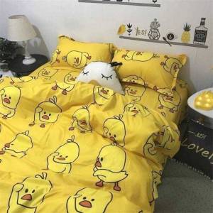 ชุดเครื่องนอนครบชุด 6 ชิ้น ลายเป็ดเหลือง การ์ตูน ขนาด 6 ฟุต / 5ฟุต / 3.5 ฟุต ผ้าปูที่นอน + ผ้านวม ปลอกหมอน ปลอกหมอนข้าง เก็บเงินปลายทาง