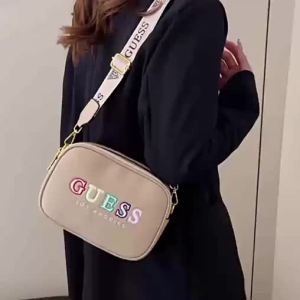 FCGuess For 21.5x14x7.5cm Casual and versatile women bag fashionable letter 2026 crossbody bag camera bag small square bag single shoulder bag