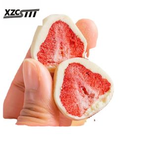 Net Red Freeze-dried Strawberry Fruit Dried Strawberry Crispy Milk Ball Individually Packed 60g
