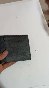 Dompet Kulit Sapi Lipat No. 1 untuk Pria