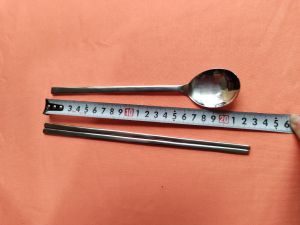 Muỗng đũa đầu dẹp đặc ruột inox kiểu Hàn Quốc muỗng 22cm đũa 23 cm nặng 125 gram