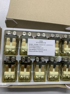 Rơ le trung gian Rơ le kiếng Rơle IDEC 8 chân dẹt to 10A  220VAC RH2B-UL