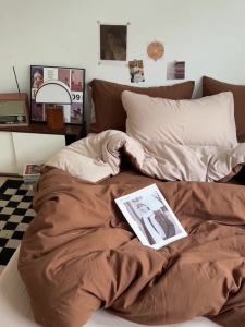 A Solid Color Washed Cotton Four-Piece Bedding Set with Fitted Sheet ins Wind Bed Sheet Quilt Cover Student Dormitory Three-Piece Set LZD