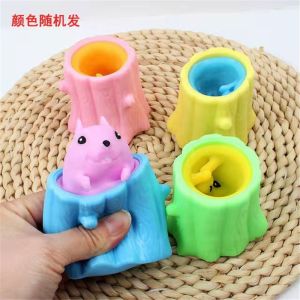 Mainan Squishy Tupai Karet Penghilang Stress / Squeeze squirrel
