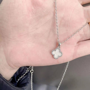 DAIMEISHU Vòng cổ cỏ bốn lá nữ dây chuyền xương đòn ins sang trọng nhẹ thời trang dây chuyền áo len