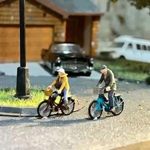 New Product 1/64 Cycling Elderly Couple Miniature Doll Model DIY Hand Drawn Scene Decoration Ornament Collection Toys Gifts