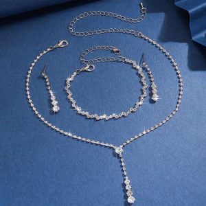 Trendy fashion jewelry: a new popular minimalist-style necklace adorned with synthetic diamonds featuring a necklace and pendant.