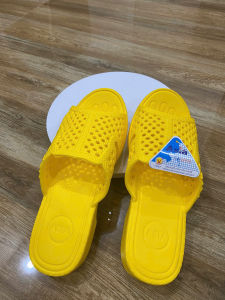 Dép tổ ong siêu nhẹ trẻ em DCE03: Size 11-20 nhiều màu sắc thiết kế thoáng khí phù hợp cho bé trai và bé gái.