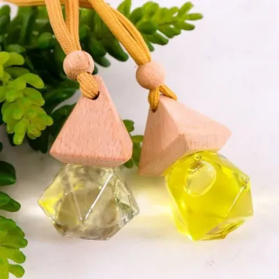 Chai Tinh Dầu Nước Hoa Gỗ Đàn Hương Xe Hơi 160ml và Nước Hoa Tinh Dầu Treo (Hàng Ấn Độ). LMS