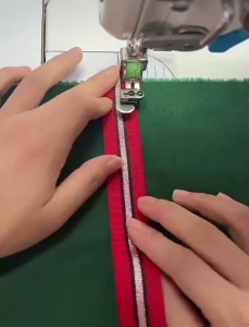 Narrow Roller Presser Foot Sewing Machine Hemming Presser Foot Lockstitch Presser Foot for Curtains Bedding Clothing