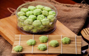 HH FOODIE Biskut Kuih Raya Cookies Kuih Bangkit Santan Tradisional Coconut Milk Biscuit