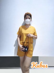 Setelan Crop Top dan Celana Pendek Spandek Rayon Fashionable Warna Solid