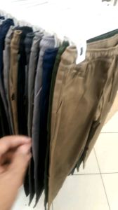 Celana Cinos & Beggy Pants Wanita: Desain Elegan untuk Aktivitas Sehari-hari