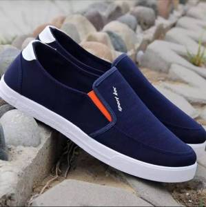 GM017รองเท้าผ้าใบผู้ชาย รองเท้าผู้ชาย รองเท้าสวมใส่สบาย เนื้อผ้านิ่ม มีของพร้อมส่ง รองเท้าแฟชั่นสไตล์เกาหลี