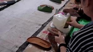 RUIZUSTOCK รองเท้าแตะคอร์กผู้ชายใหม่ฤดูใบไม้ร่วงฤดูหนาว รองเท้าแตะผู้หญิงแบบปิดนิ้วเท้า รองเท้าแตะชายหาดแบบด้านสำหรับทุกเพศ