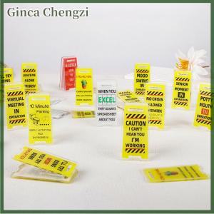 Ginca ป้ายอะคริลิค ปล่อยให้ฉันอยู่คนเดียวฉันกำลังยุ่ง ของขวัญสำหรับตกแต่งสำนักงานที่น่าขบขันคลิปติดตั๋วบนเดสก์ท็อปสำหรับเพื่อนร่วมงาน