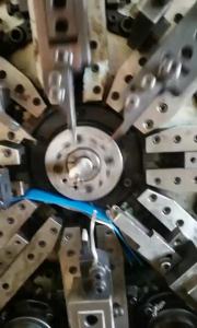 LZD  United States Slinky Smart Ghost Spring   Metal rainbow circle    Toy Spring for Going down Stairs   Silver in stock