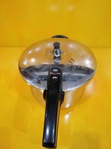 Nồi áp suất nội địa Nhật 5.5L (mã 35) dùng được bếp từ_Hàng Nhật bãi đã qua sử dụng