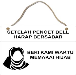 AKRILIK SIGN SETELAH PENCET BELL HARAP BERSABAR BERI KAMI WAKTU MEMAKAI HIJAB STIKER ACRYLIC