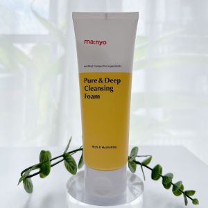 Sữa Rửa Mặt Tạo Bọt Manyo Pure & Deep Cleansing Foam Sạch Sâu và Dịu Nhẹ Cho Làn Da 160ml - là sữa rửa mặt thuần chay có chứa phức hợp 10 loại hoa và ceramide sẽ giúp củng cố hàng rào độ ẩm cho da giúp làm sạch da và mang lại cảm giác dễ chịu sau khi rửa