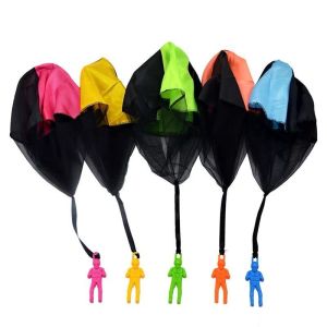 Childrens park outdoor sports parent-child games hand throwing parachute net red toys primary school students airdrop flying umbrellas