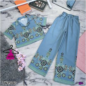 B15043 Set 2 ชิ้น เสื้อเชิ้ตครอปลายดอกไม้ + กางเกงขายาว Set of 2 pieces. Floral shirt + pants.