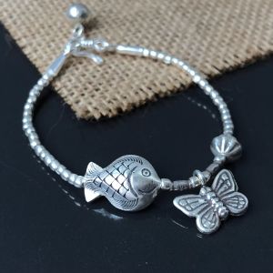 สร้อยข้อมือผู้หญิง สร้อยมือเงินแท้99.9% สร้อยข้อมือจี้เงินน่ารักๆ งานแฮนด์เมดจากช่างฝีมือชาวเชียงใหม่ เหมาะสำหรํบผู้หญิงทุกวัย